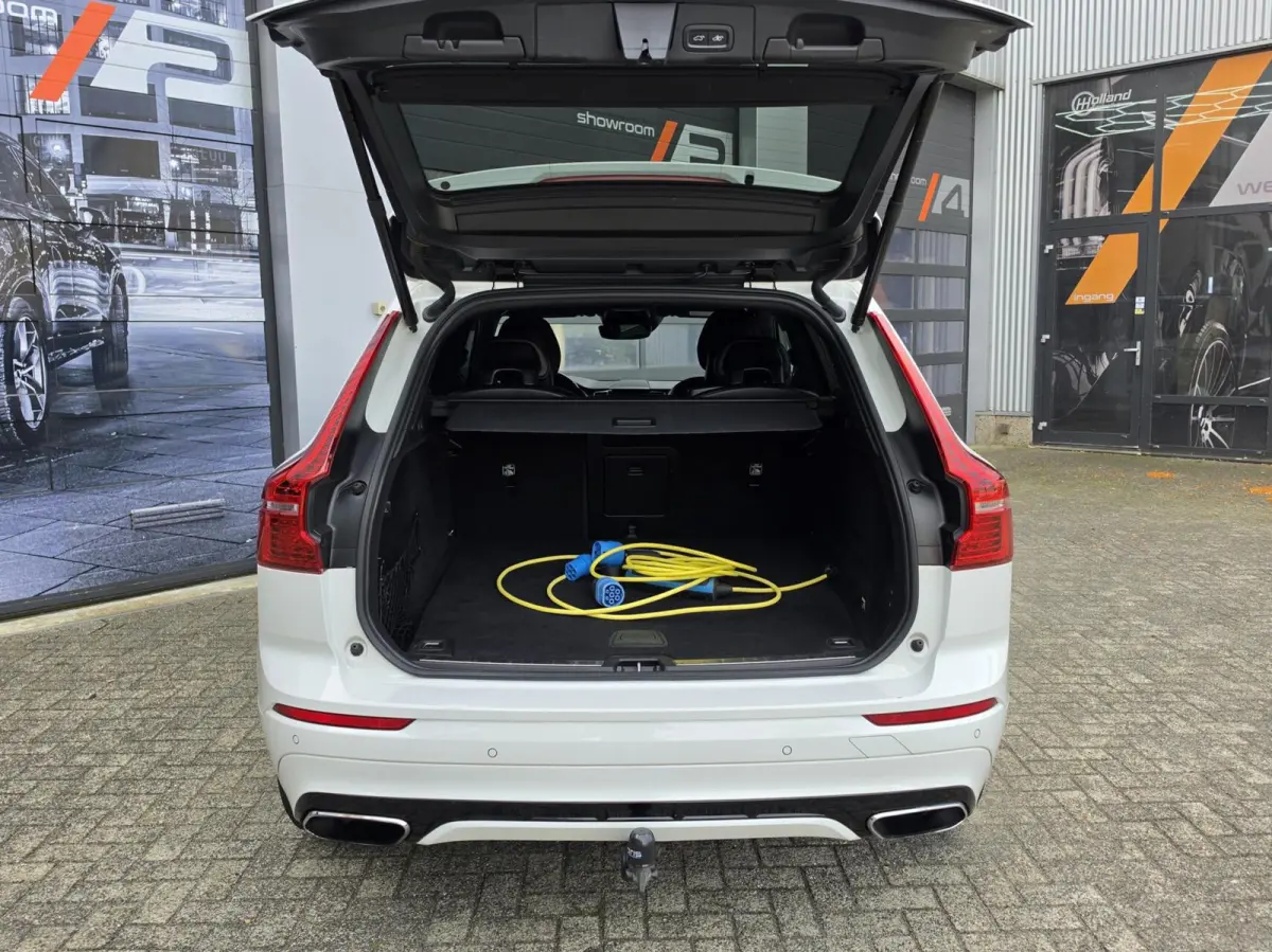 2.0 T8 Twin Engine AWD R-Design|PANO|MEMORY|ACC