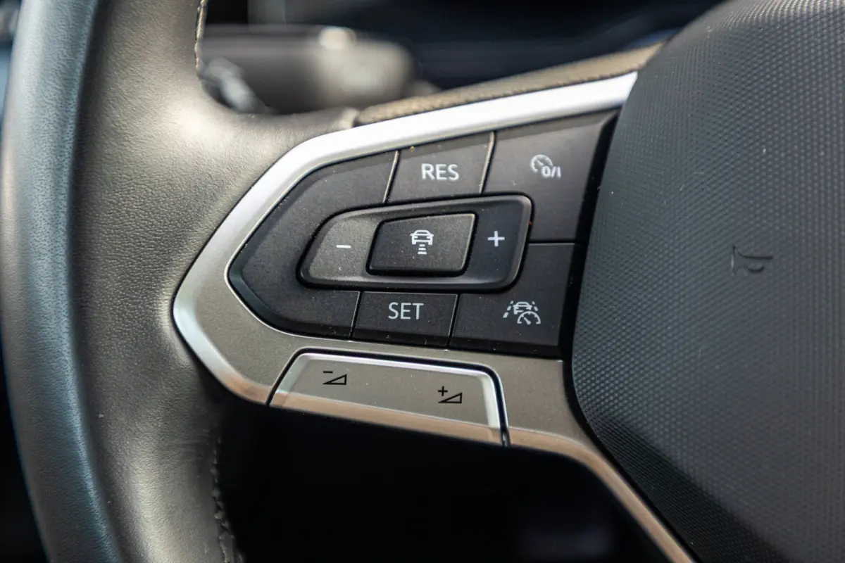 1.0 TSI Life Adaptive Cruise I Climate I Camera I CarPlay I Android I LM Velgen I Parkeersensoren I BTW