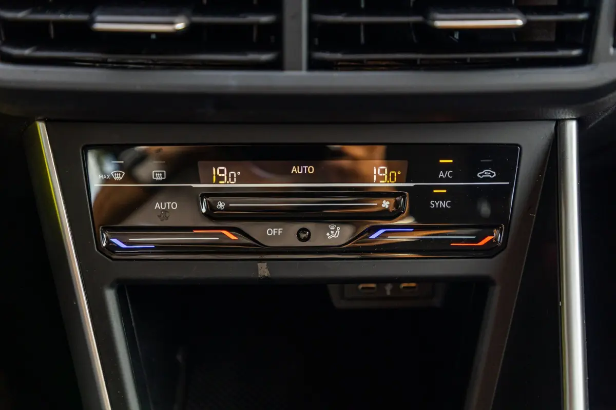 1.0 TSI Life Adaptive Cruise I Climate I Camera I CarPlay I Android I LM Velgen I Parkeersensoren I BTW