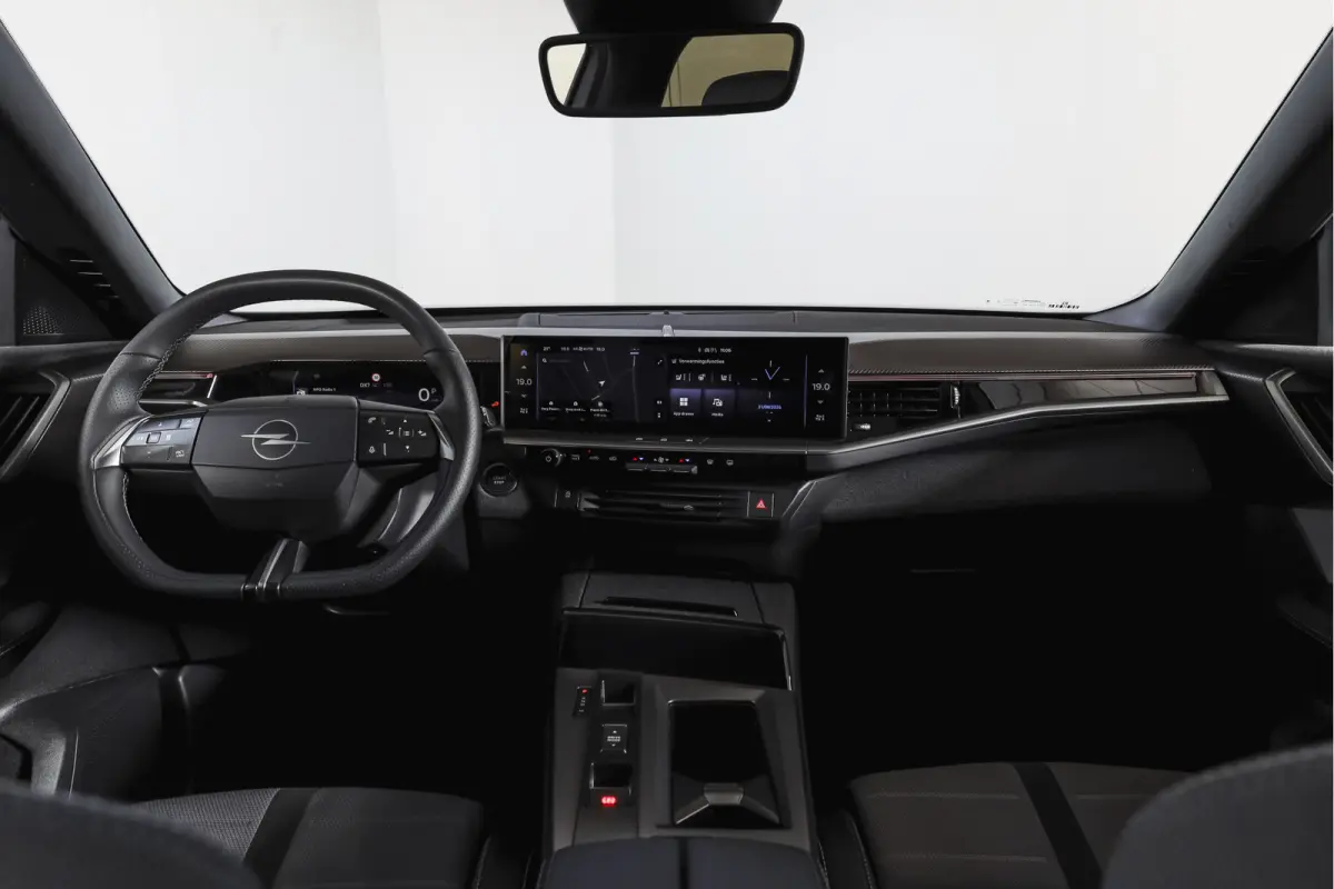1.2 Turbo Hybrid GS | Dig. Cockpit | Adapt. Cruise | Focal | Stoel-+Stuurverw. | PDC | Camera | NAV + App. Connect | LM 19" | 5854