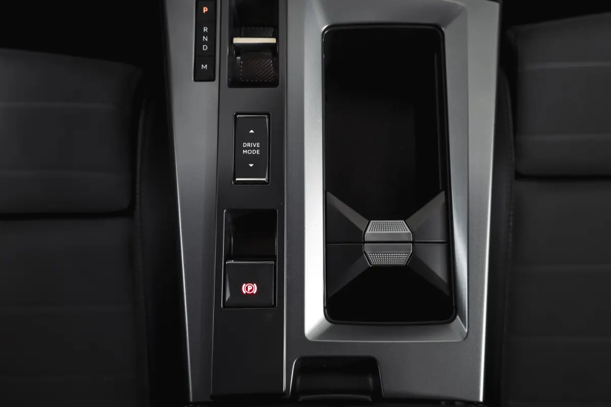 1.2 Turbo Hybrid GS | Dig. Cockpit | Adapt. Cruise | Focal | Stoel-+Stuurverw. | PDC | Camera | NAV + App. Connect | LM 19" | 5854