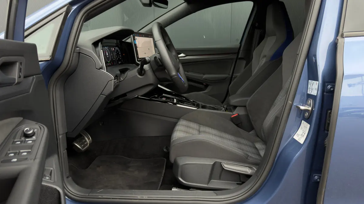 1.5 eHybrid 272pk GTE | Trekhaak | Achteruitrijcamera | Adaptive Cruise | Head-up | Carplay | 17" |