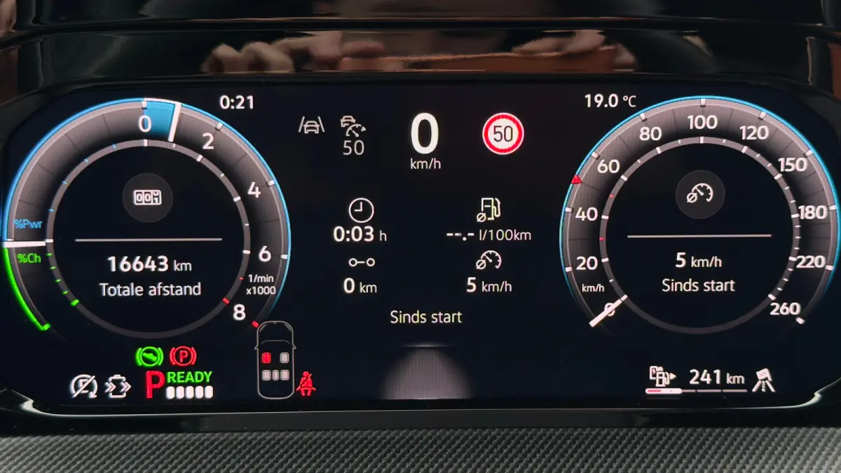 1.5 eHybrid 272pk GTE | Trekhaak | Achteruitrijcamera | Adaptive Cruise | Head-up | Carplay | 17" |