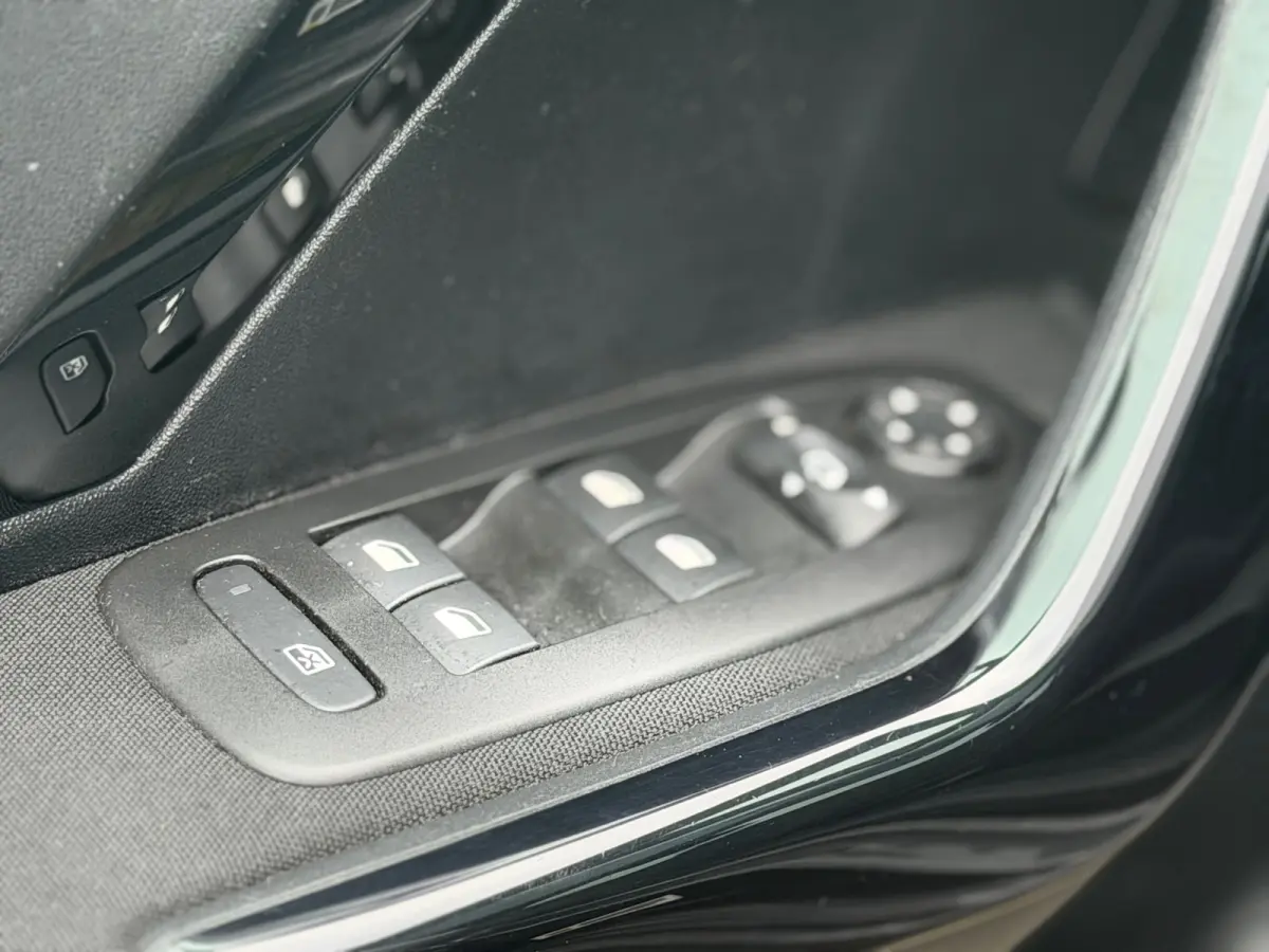1.2 e-THP 110pk Allure - Gris Platinium - Panoramadak/Carplay/Cruise