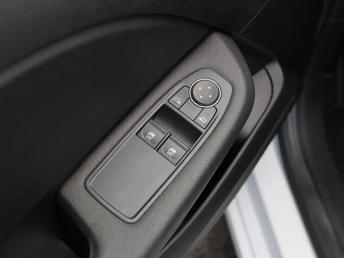 TCe 100pk Business Zen | Airco | Multimediasysteem met Android Auto en Apple Carplay | Cruise Control |
