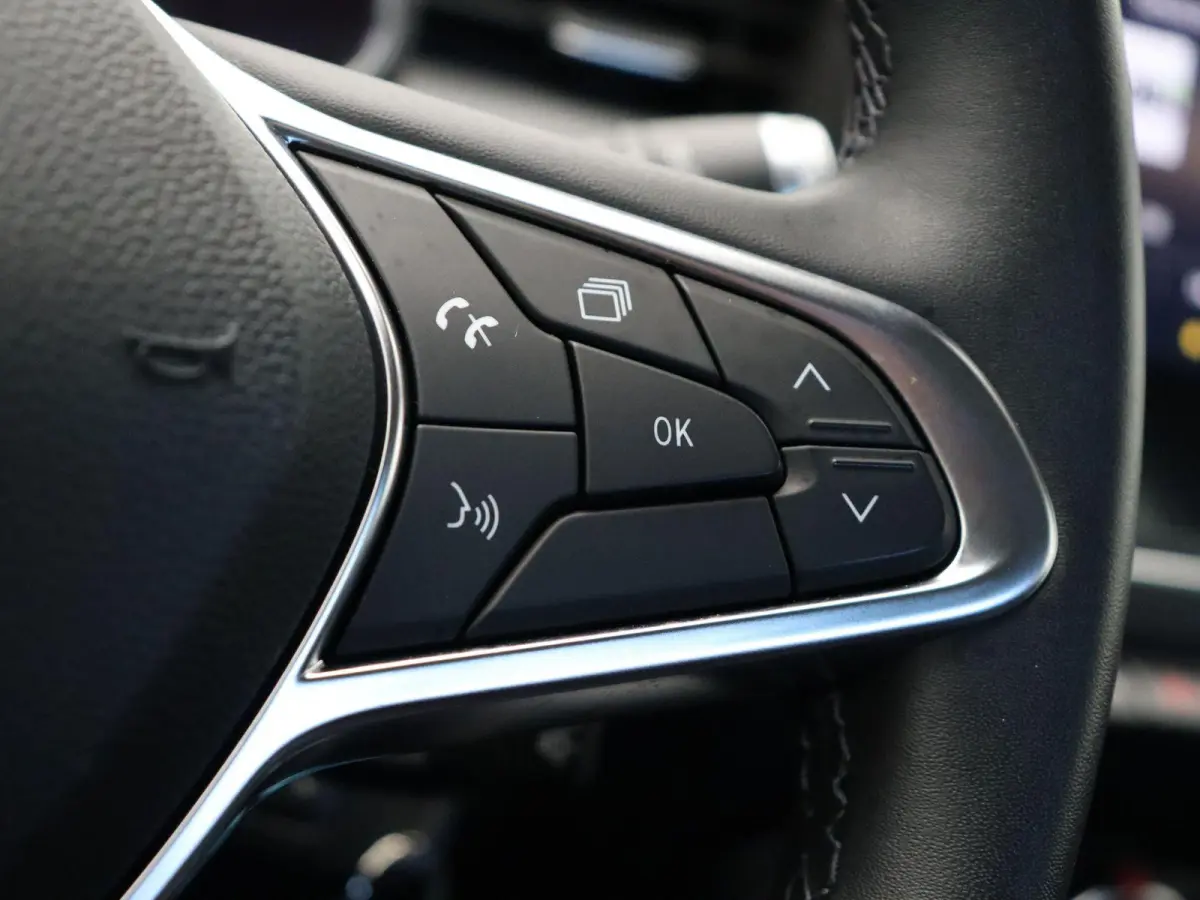 TCe 100pk Business Zen | Airco | Multimediasysteem met Android Auto en Apple Carplay | Cruise Control |
