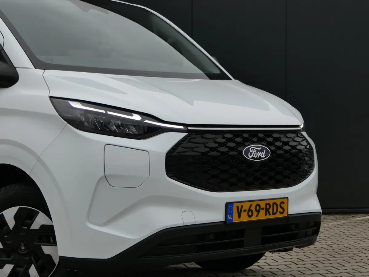 320 L1H1 Trend 71 kWh | Camera | Cruise Control | CarPlay/Android Auto | Bijrijdersbank |