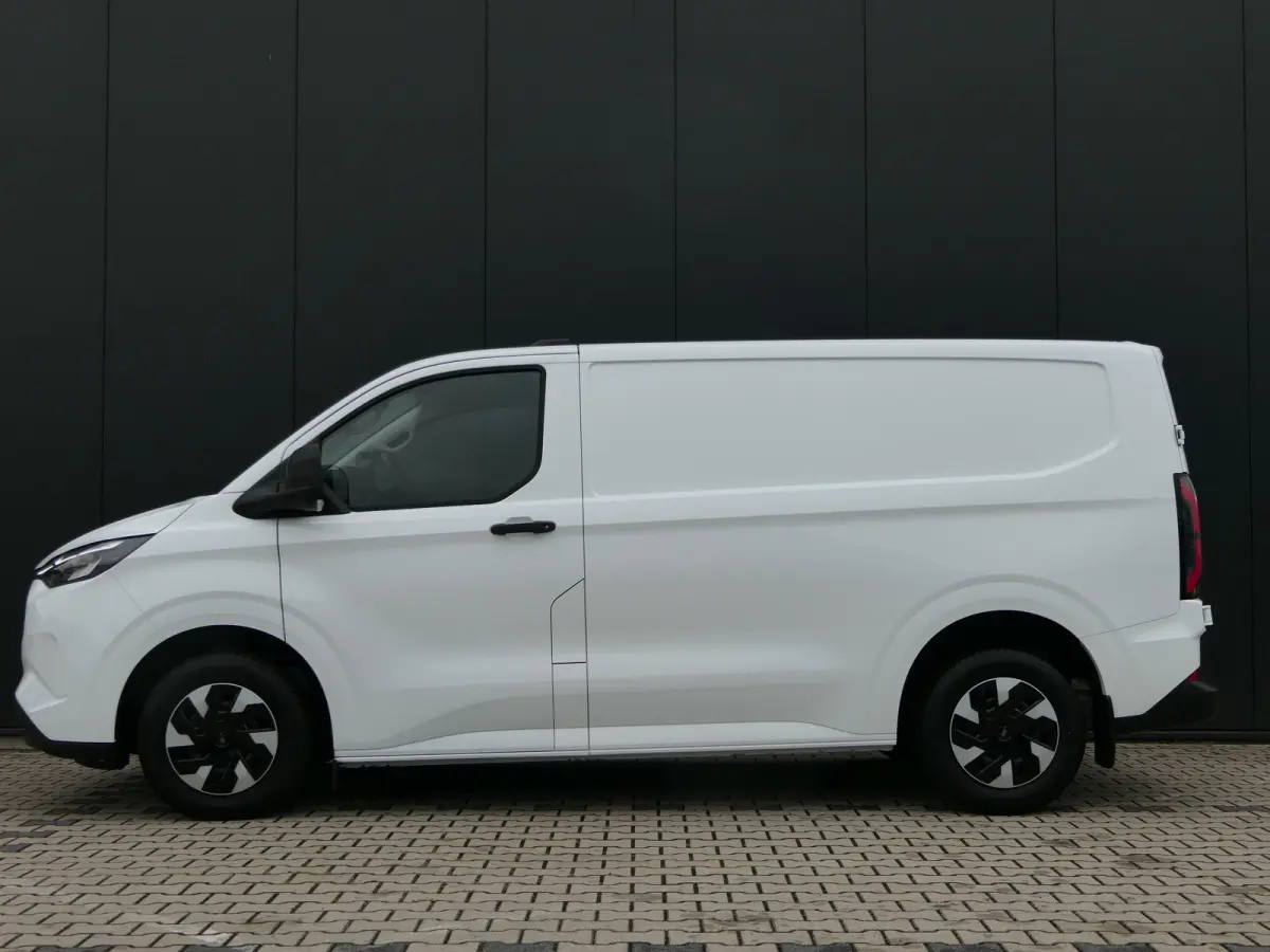 320 L1H1 Trend 71 kWh | Camera | Cruise Control | CarPlay/Android Auto | Bijrijdersbank |