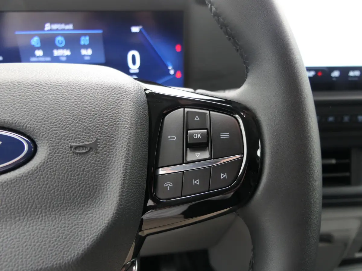 320 L1H1 Trend 71 kWh | Camera | Cruise Control | CarPlay/Android Auto | Bijrijdersbank |