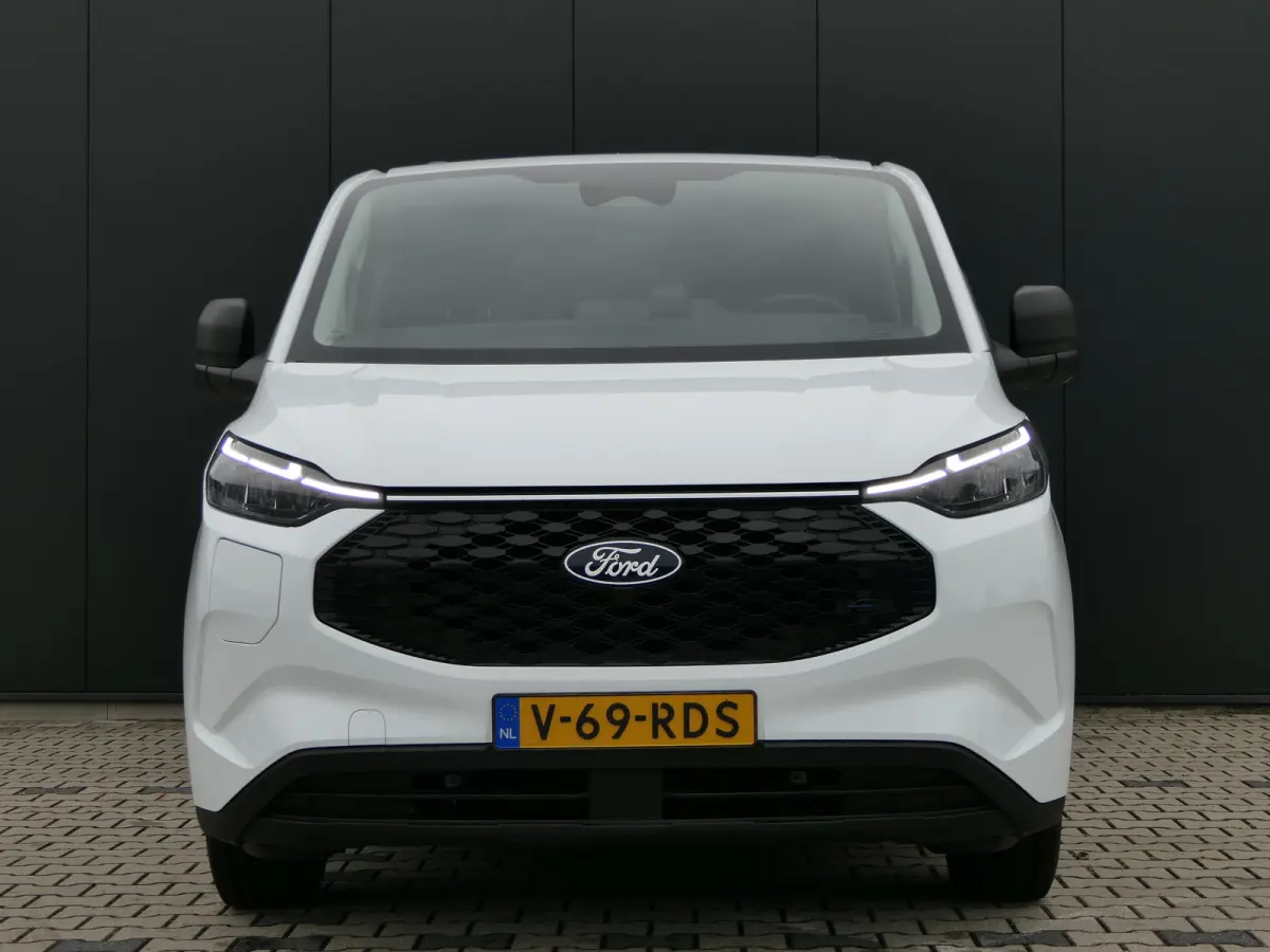320 L1H1 Trend 71 kWh | Camera | Cruise Control | CarPlay/Android Auto | Bijrijdersbank |