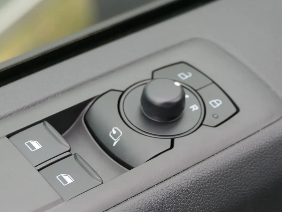 320 L1H1 Trend 71 kWh | Camera | Cruise Control | CarPlay/Android Auto | Bijrijdersbank |