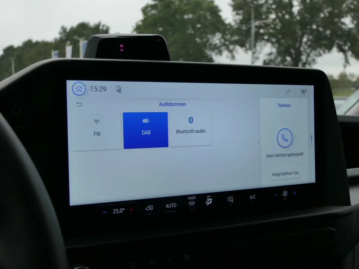 320 L1H1 Trend 71 kWh | Camera | Cruise Control | CarPlay/Android Auto | Bijrijdersbank |