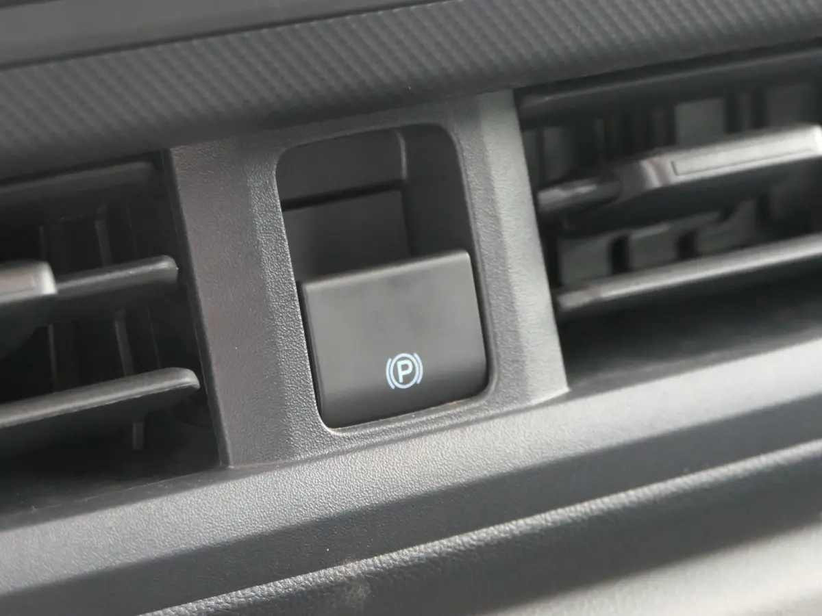 320 L1H1 Trend 71 kWh | Camera | Cruise Control | CarPlay/Android Auto | Bijrijdersbank |