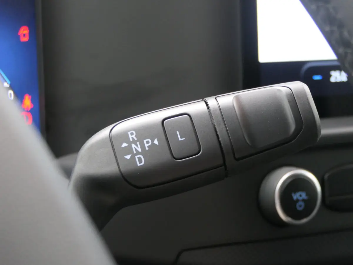 320 L1H1 Trend 71 kWh | Camera | Cruise Control | CarPlay/Android Auto | Bijrijdersbank |