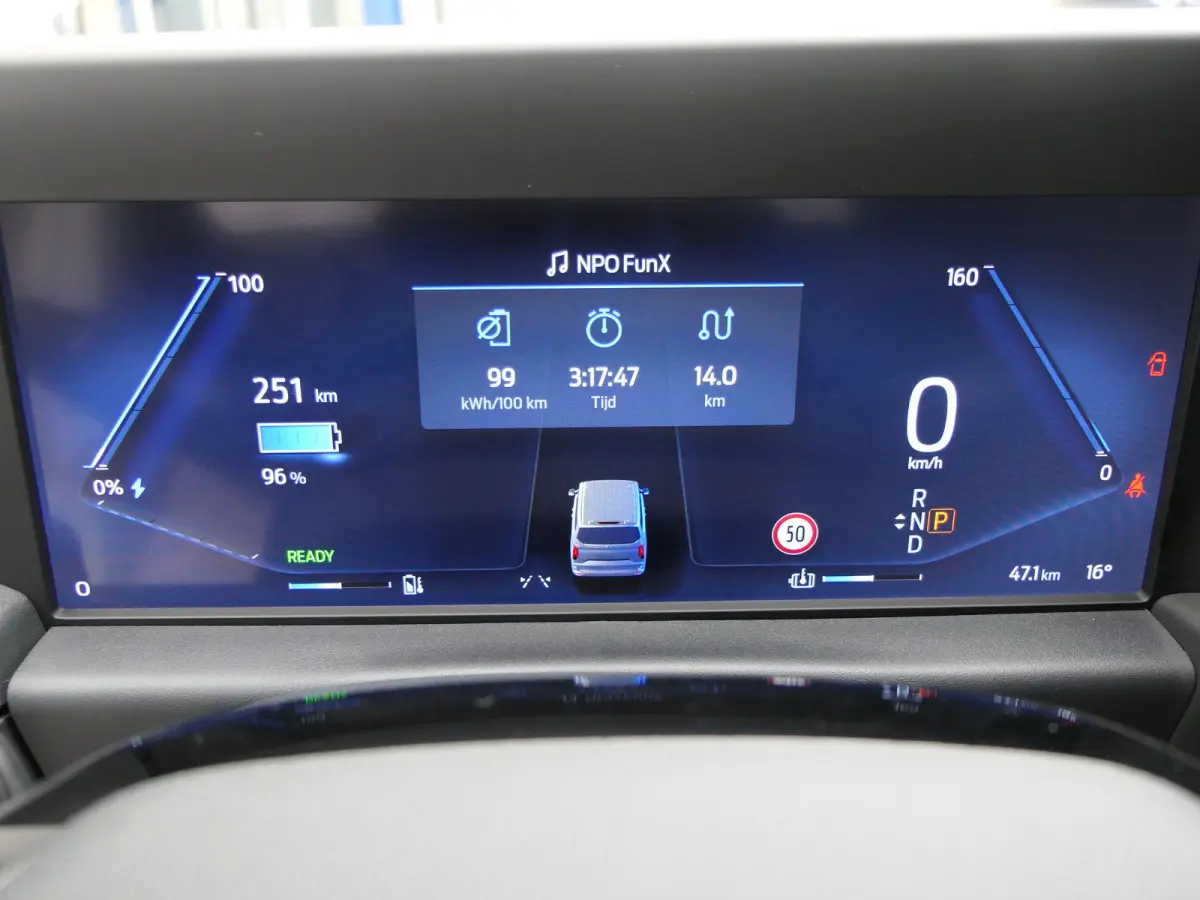 320 L1H1 Trend 71 kWh | Camera | Cruise Control | CarPlay/Android Auto | Bijrijdersbank |