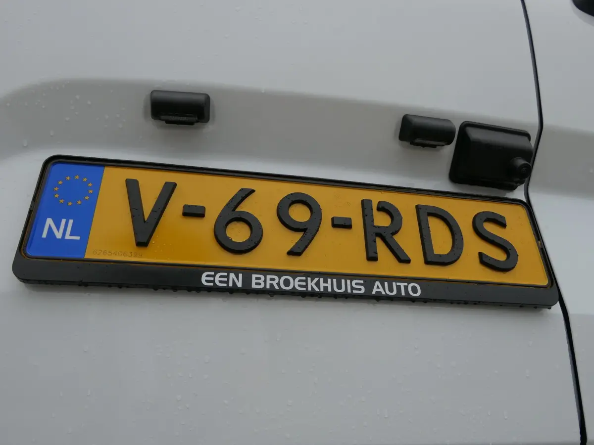 320 L1H1 Trend 71 kWh | Camera | Cruise Control | CarPlay/Android Auto | Bijrijdersbank |