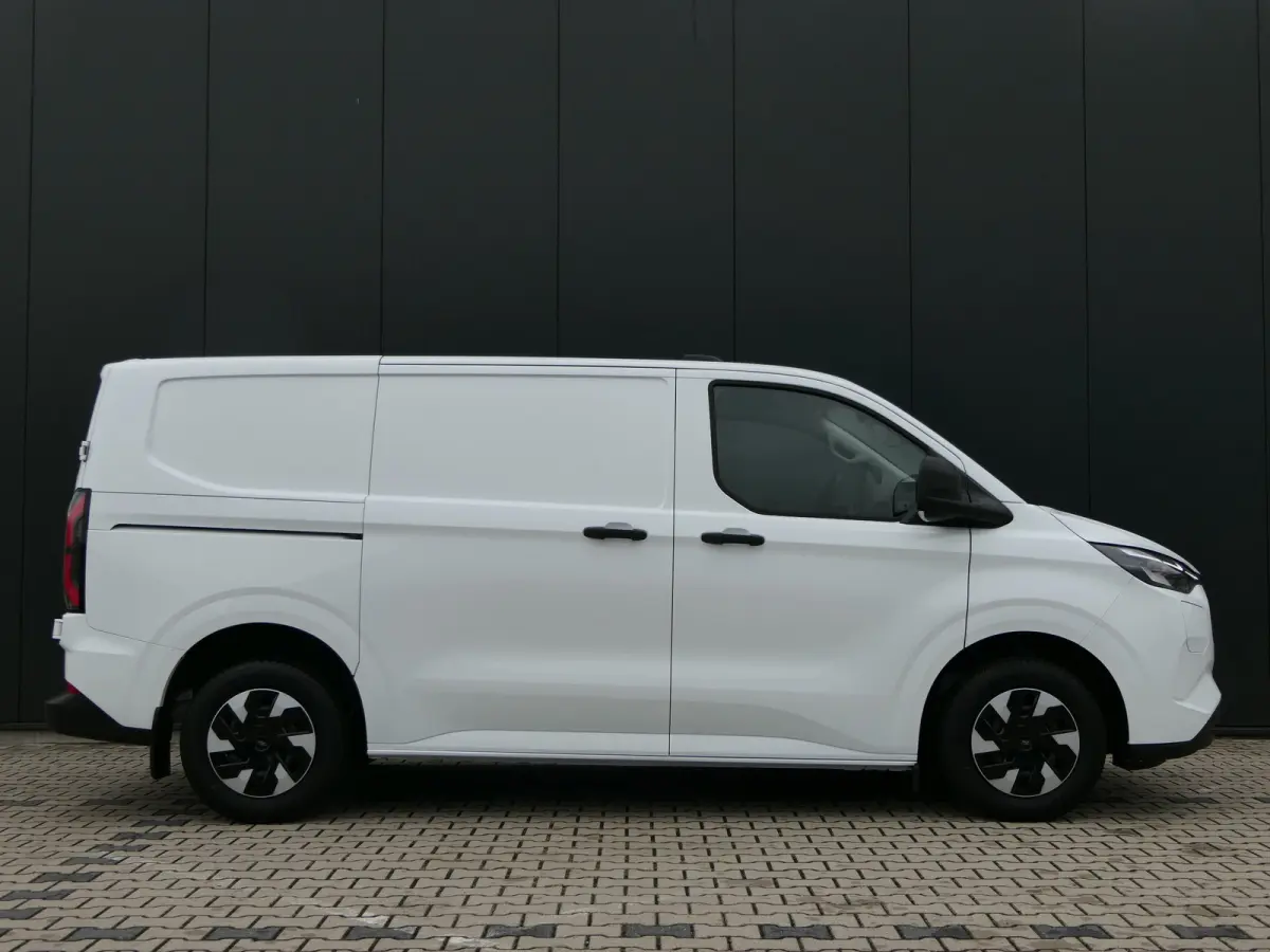 320 L1H1 Trend 71 kWh | Camera | Cruise Control | CarPlay/Android Auto | Bijrijdersbank |
