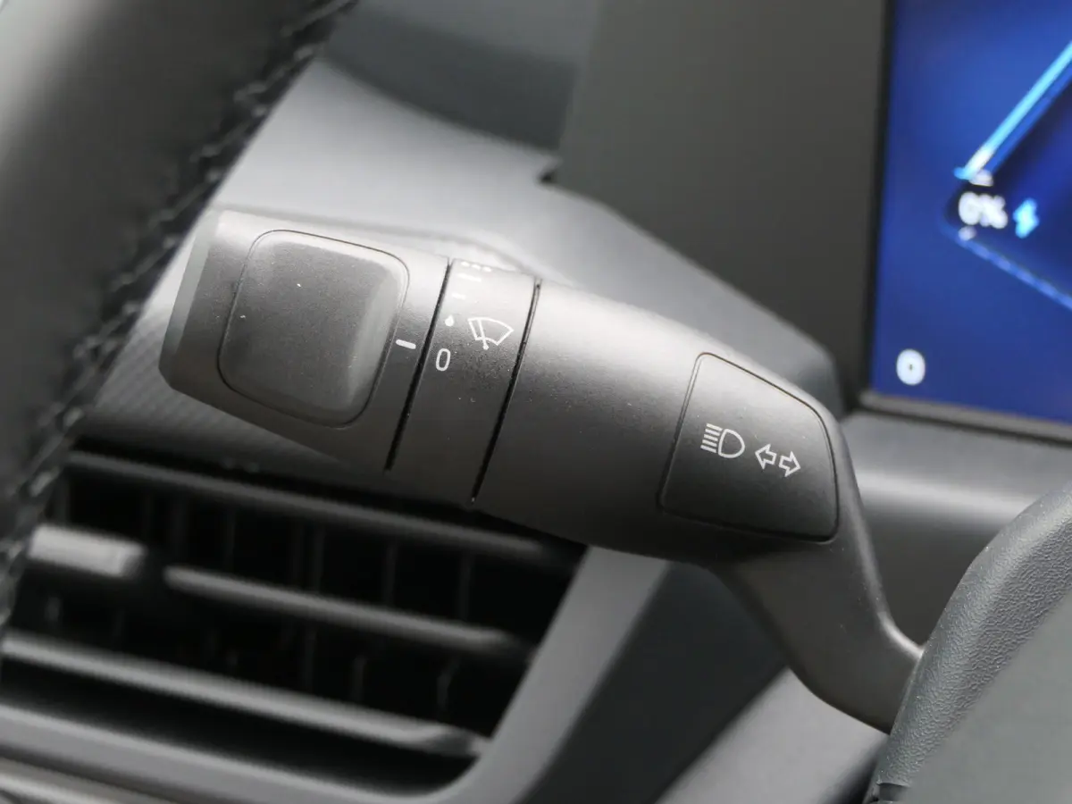 320 L1H1 Trend 71 kWh | Camera | Cruise Control | CarPlay/Android Auto | Bijrijdersbank |