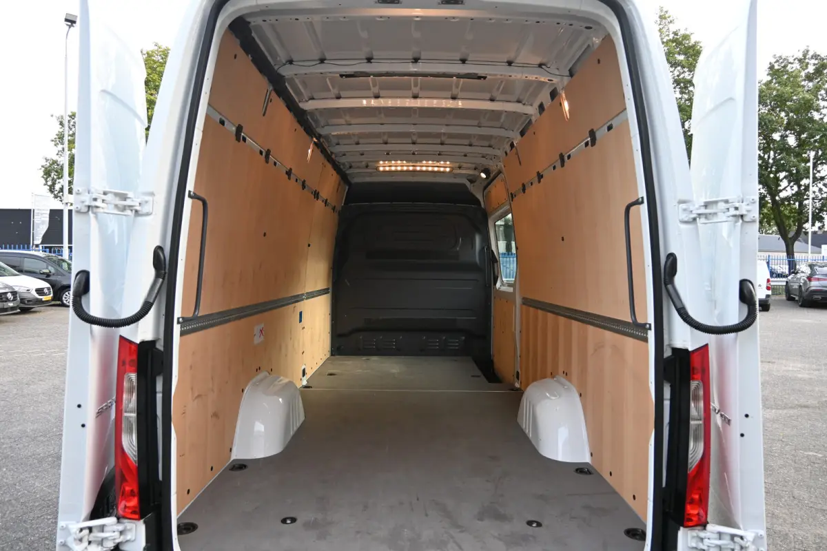 317 CDI L3H2 RWD 3500kg Trekhaak, MBUX navigatie met camera, Etc.