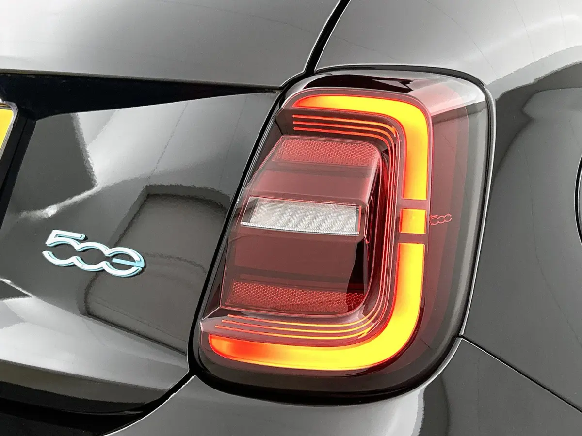 118pk Urban 42 kWh Automaat | LAGE KM | Apple Carplay/Android Auto | Climate Control | Camera | Dodehoekdetectie | Stoelverwarming |