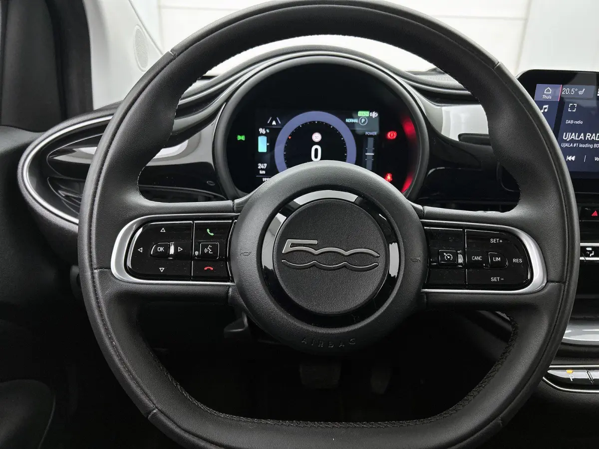118pk Urban 42 kWh Automaat | LAGE KM | Apple Carplay/Android Auto | Climate Control | Camera | Dodehoekdetectie | Stoelverwarming |