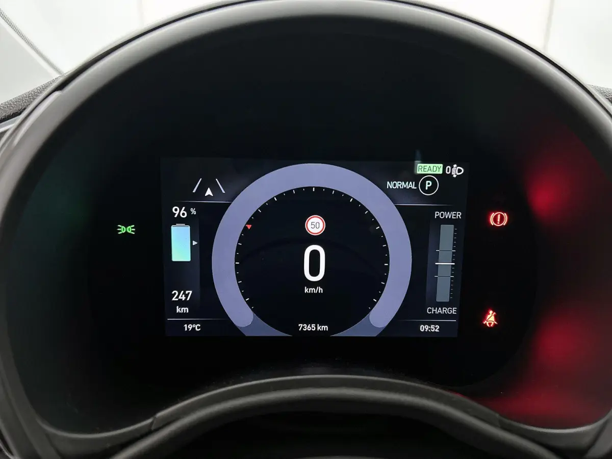118pk Urban 42 kWh Automaat | LAGE KM | Apple Carplay/Android Auto | Climate Control | Camera | Dodehoekdetectie | Stoelverwarming |
