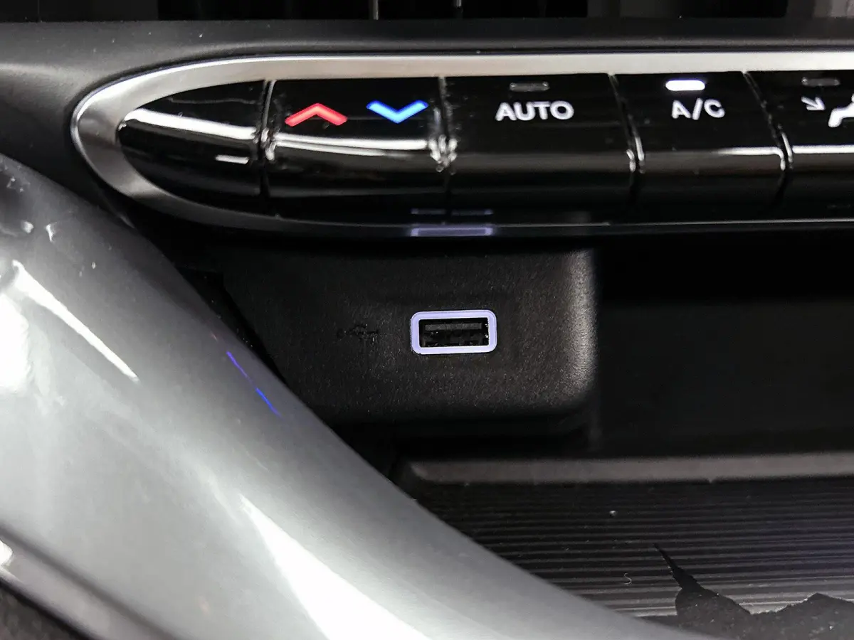 118pk Urban 42 kWh Automaat | LAGE KM | Apple Carplay/Android Auto | Climate Control | Camera | Dodehoekdetectie | Stoelverwarming |