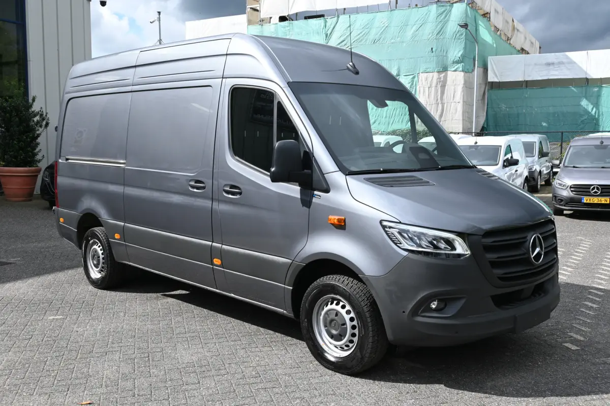 317 CDI L2H2 Pro LED, Geveerde stoel, Navigatie met camera