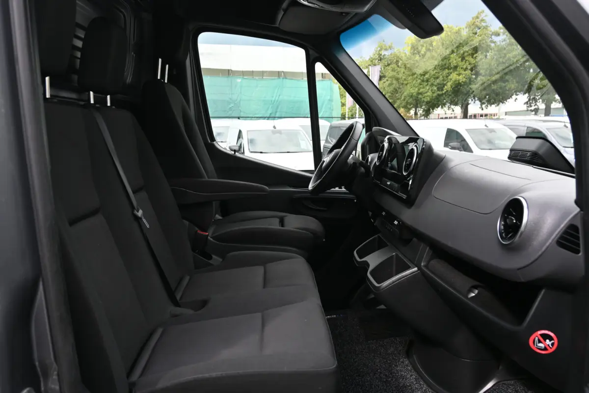 317 CDI L2H2 Pro LED, Geveerde stoel, Navigatie met camera