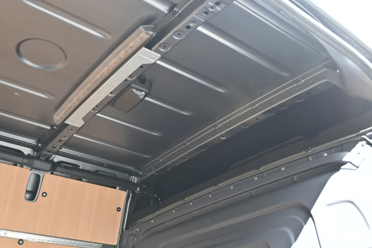 317 CDI L2H2 Pro LED, Geveerde stoel, Navigatie met camera