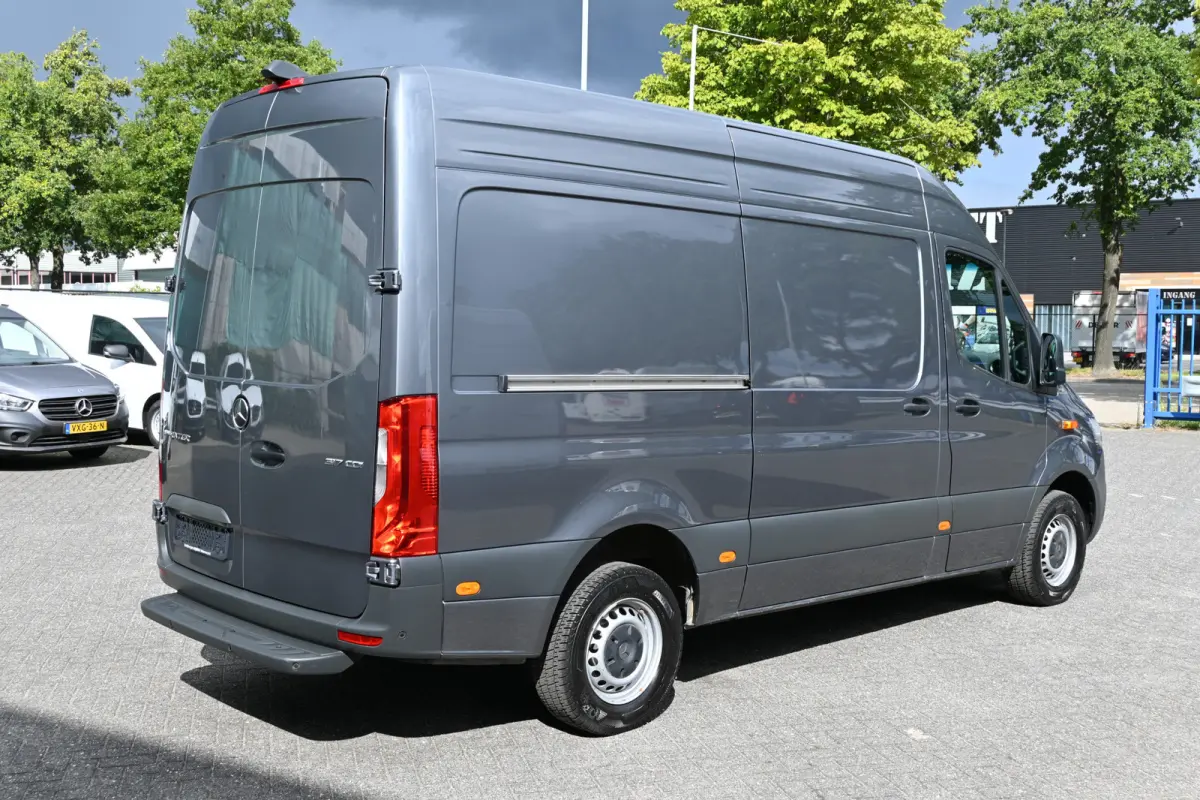 317 CDI L2H2 Pro LED, Geveerde stoel, Navigatie met camera