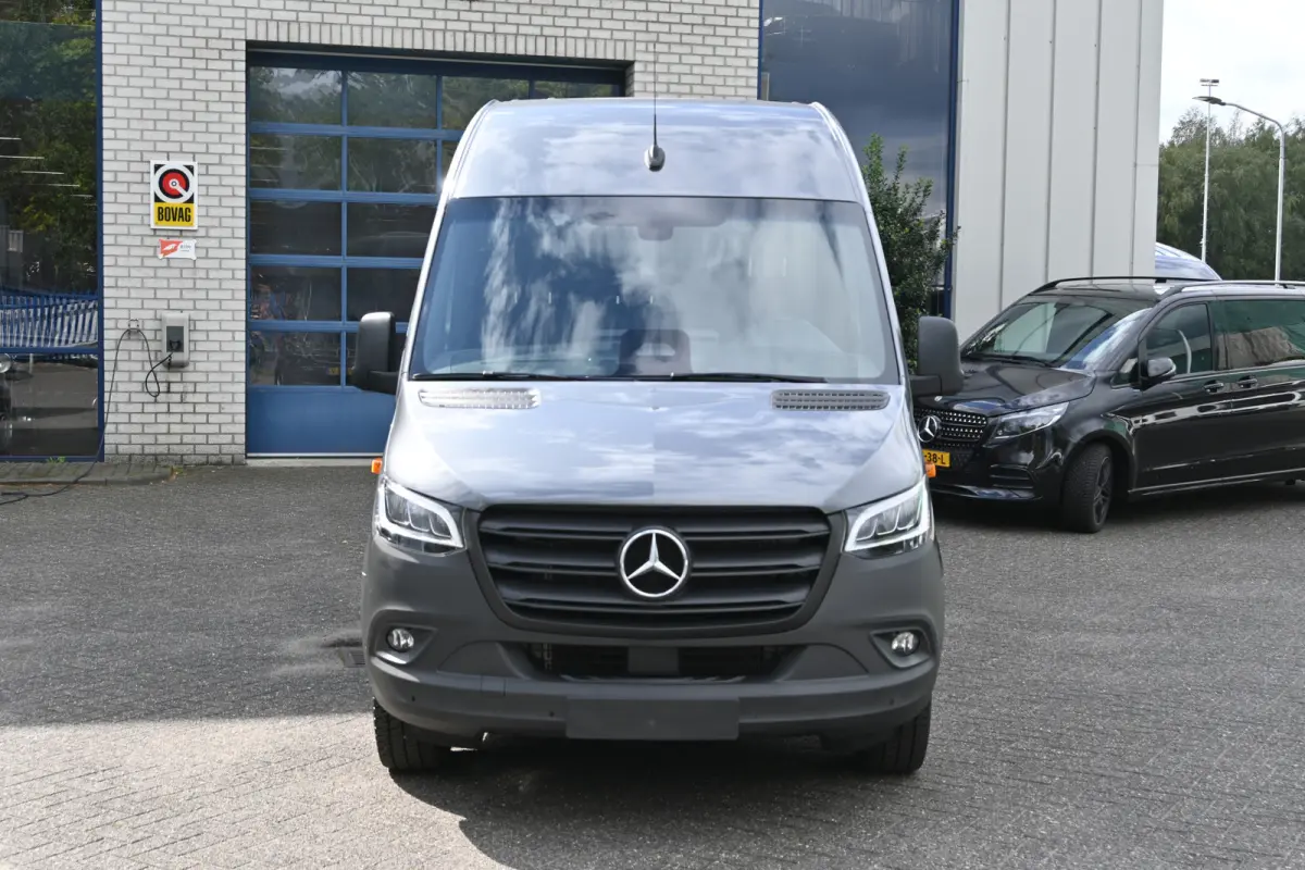 317 CDI L2H2 Pro LED, Geveerde stoel, Navigatie met camera
