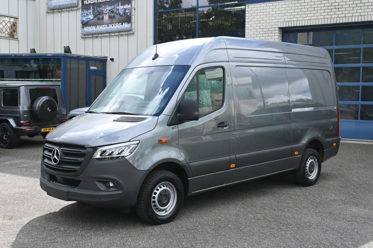 317 CDI L2H2 Pro LED, Geveerde stoel, Navigatie met camera