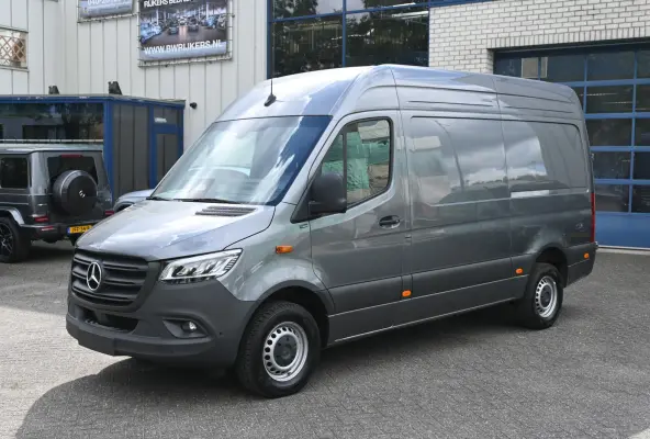 317 CDI L2H2 Pro LED, Geveerde stoel, Navigatie met camera