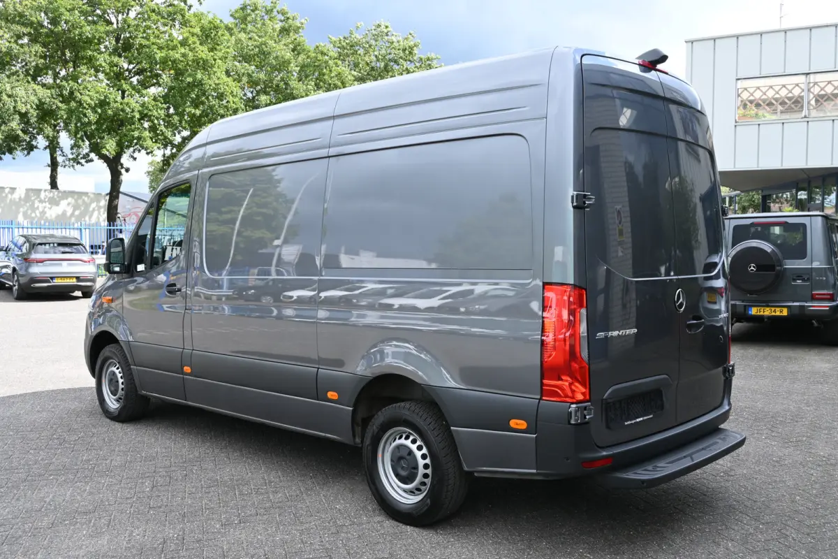 317 CDI L2H2 Pro LED, Geveerde stoel, Navigatie met camera