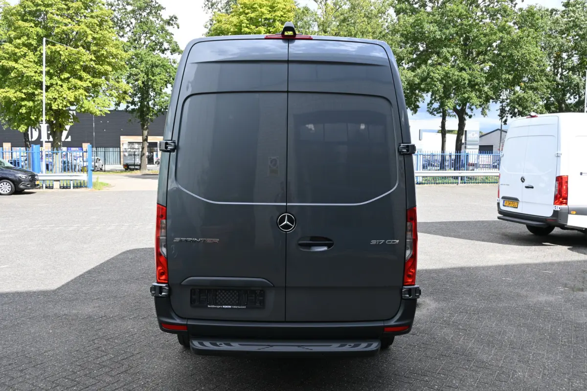 317 CDI L2H2 Pro LED, Geveerde stoel, Navigatie met camera
