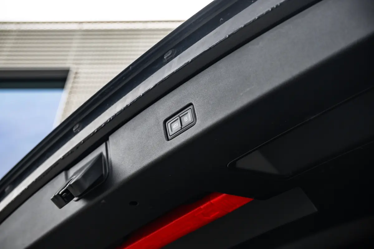 50 quattro Launch edition S Competition 77 kWh | Memory | Panoramadak | Leder | Stoelverwarming | SOH 86% | | Achteruitrijcamera standaard | Cruisecontrol adaptief | Electrische stoelen met 