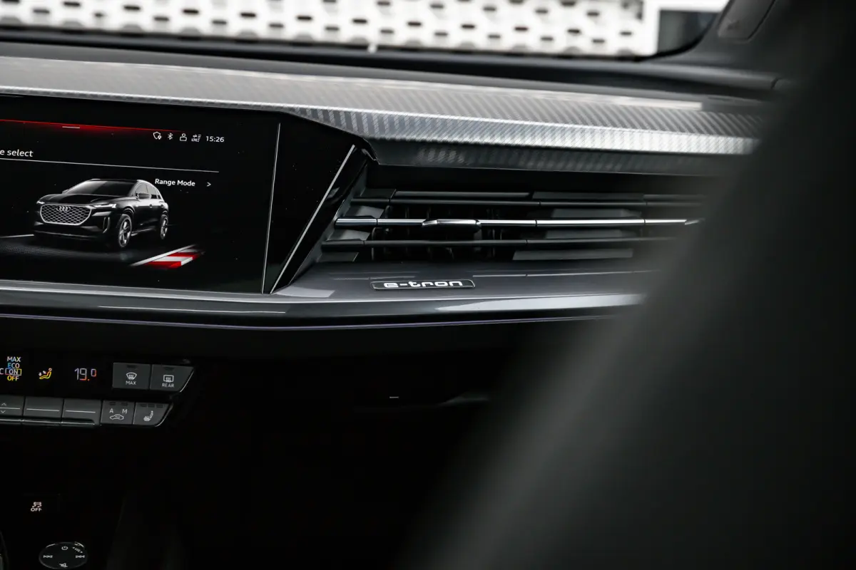 50 quattro Launch edition S Competition 77 kWh | Memory | Panoramadak | Leder | Stoelverwarming | SOH 86% | | Achteruitrijcamera standaard | Cruisecontrol adaptief | Electrische stoelen met 
