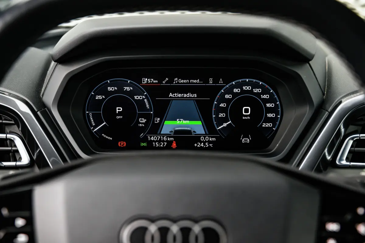 50 quattro Launch edition S Competition 77 kWh | Memory | Panoramadak | Leder | Stoelverwarming | SOH 86% | | Achteruitrijcamera standaard | Cruisecontrol adaptief | Electrische stoelen met 