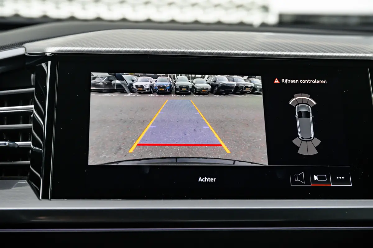 50 quattro Launch edition S Competition 77 kWh | Memory | Panoramadak | Leder | Stoelverwarming | SOH 86% | | Achteruitrijcamera standaard | Cruisecontrol adaptief | Electrische stoelen met 