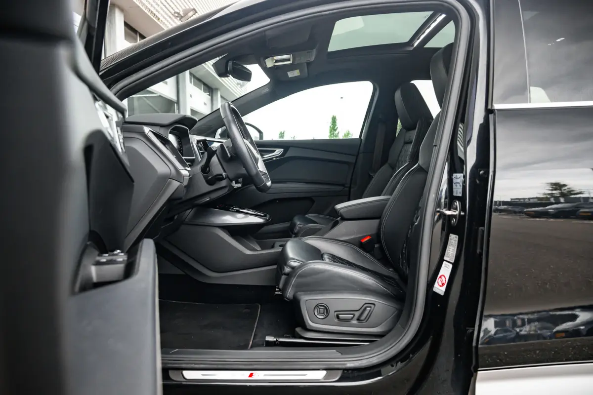 50 quattro Launch edition S Competition 77 kWh | Memory | Panoramadak | Leder | Stoelverwarming | SOH 86% | | Achteruitrijcamera standaard | Cruisecontrol adaptief | Electrische stoelen met 