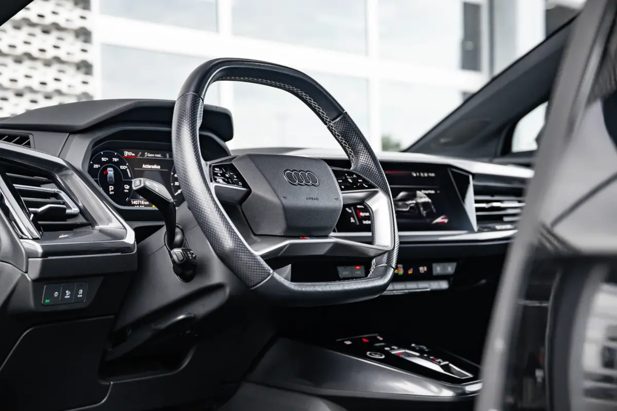 50 quattro Launch edition S Competition 77 kWh | Memory | Panoramadak | Leder | Stoelverwarming | SOH 86% | | Achteruitrijcamera standaard | Cruisecontrol adaptief | Electrische stoelen met 