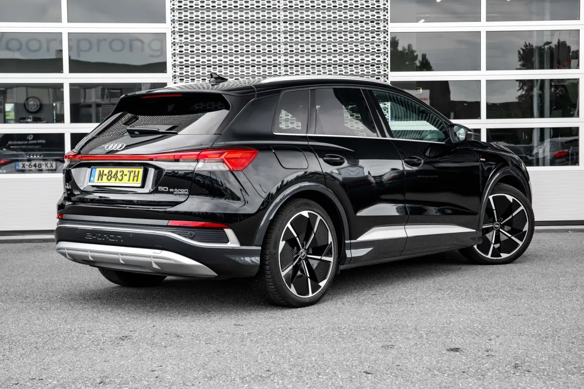 50 quattro Launch edition S Competition 77 kWh | Memory | Panoramadak | Leder | Stoelverwarming | SOH 86% | | Achteruitrijcamera standaard | Cruisecontrol adaptief | Electrische stoelen met 