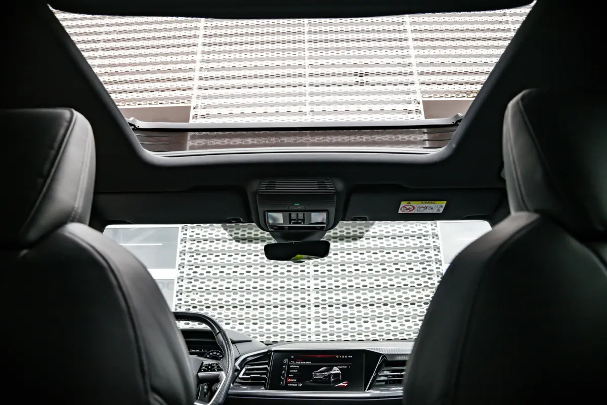 50 quattro Launch edition S Competition 77 kWh | Memory | Panoramadak | Leder | Stoelverwarming | SOH 86% | | Achteruitrijcamera standaard | Cruisecontrol adaptief | Electrische stoelen met 