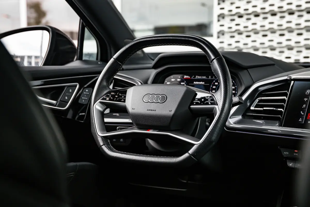 50 quattro Launch edition S Competition 77 kWh | Memory | Panoramadak | Leder | Stoelverwarming | SOH 86% | | Achteruitrijcamera standaard | Cruisecontrol adaptief | Electrische stoelen met 