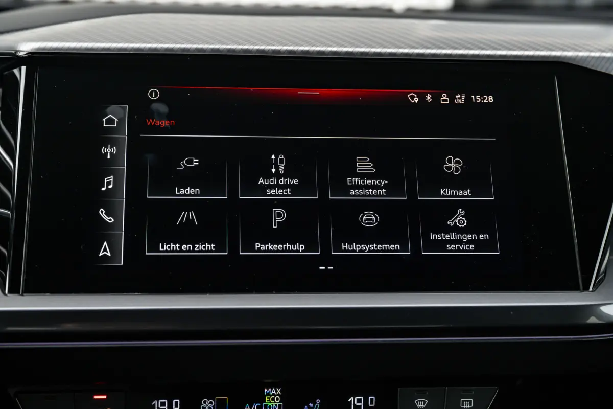 50 quattro Launch edition S Competition 77 kWh | Memory | Panoramadak | Leder | Stoelverwarming | SOH 86% | | Achteruitrijcamera standaard | Cruisecontrol adaptief | Electrische stoelen met 