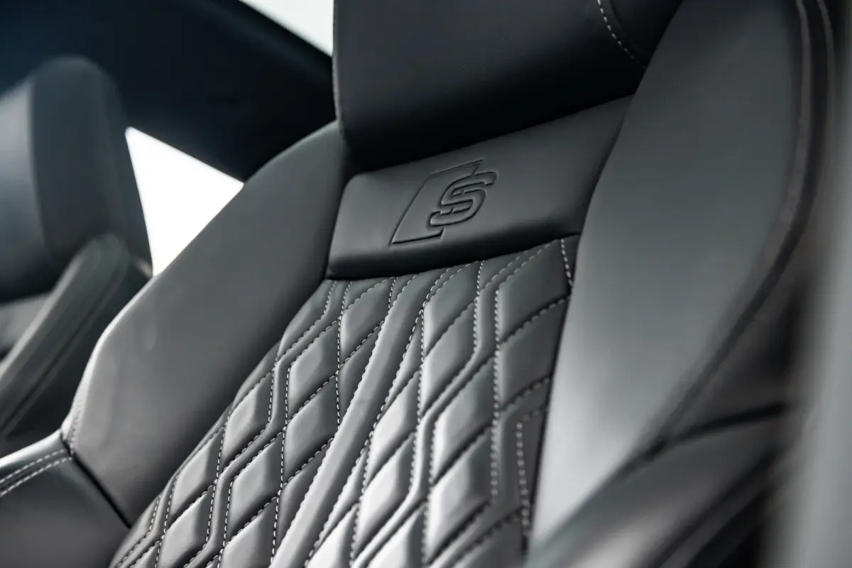 50 quattro Launch edition S Competition 77 kWh | Memory | Panoramadak | Leder | Stoelverwarming | SOH 86% | | Achteruitrijcamera standaard | Cruisecontrol adaptief | Electrische stoelen met 