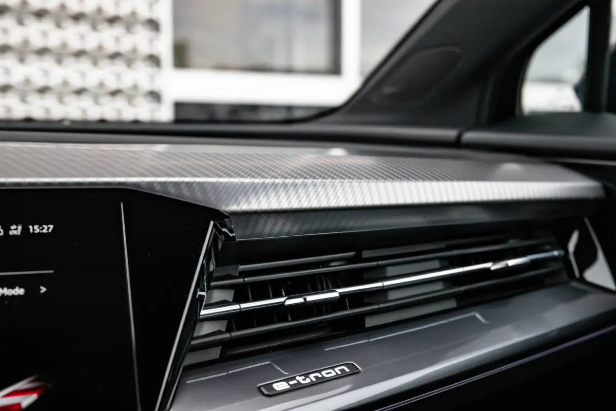 50 quattro Launch edition S Competition 77 kWh | Memory | Panoramadak | Leder | Stoelverwarming | SOH 86% | | Achteruitrijcamera standaard | Cruisecontrol adaptief | Electrische stoelen met 