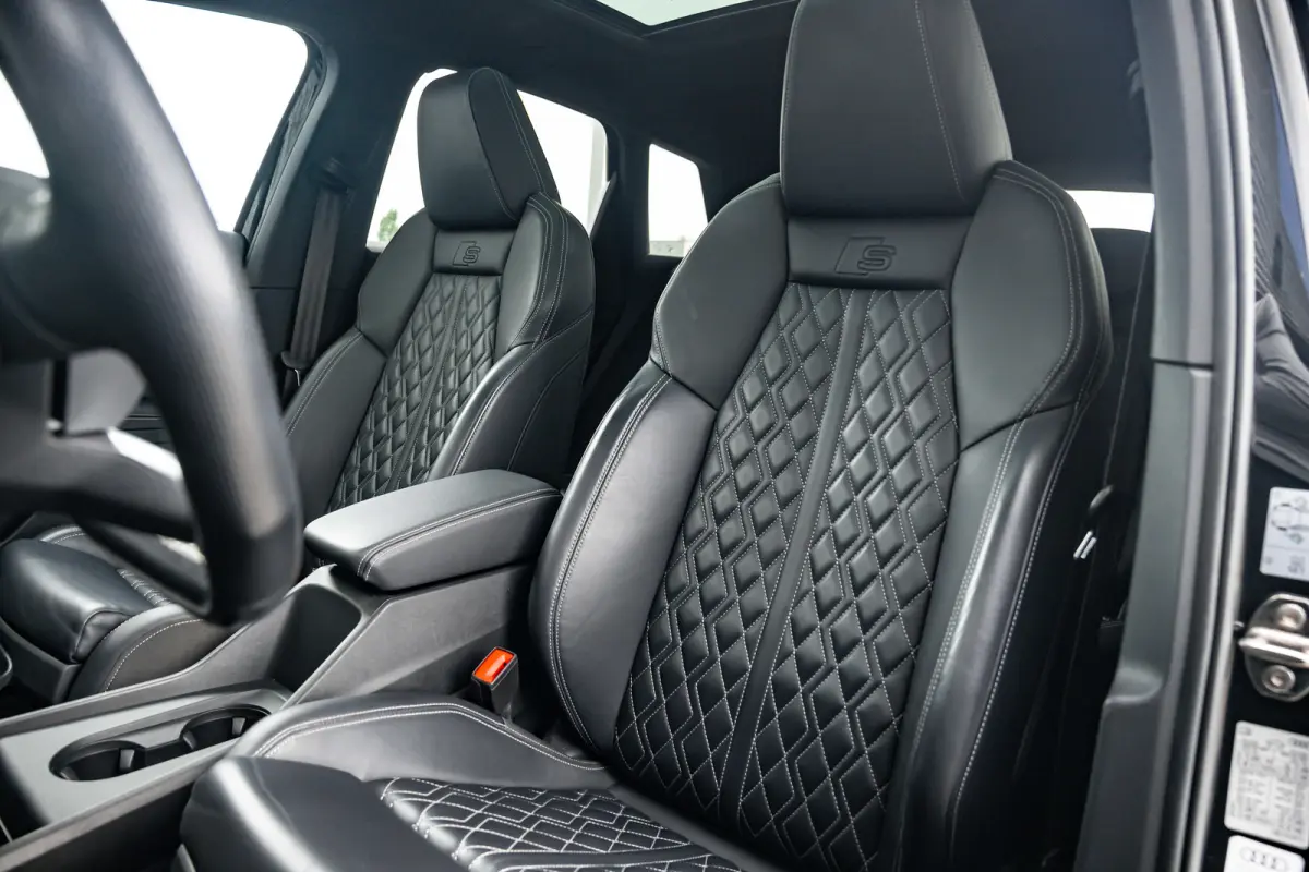 50 quattro Launch edition S Competition 77 kWh | Memory | Panoramadak | Leder | Stoelverwarming | SOH 86% | | Achteruitrijcamera standaard | Cruisecontrol adaptief | Electrische stoelen met 