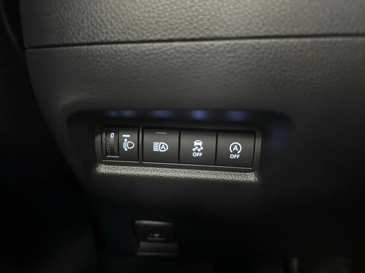 1.0 VVT-i MT Envy JBL Keyless ACC CarPlay